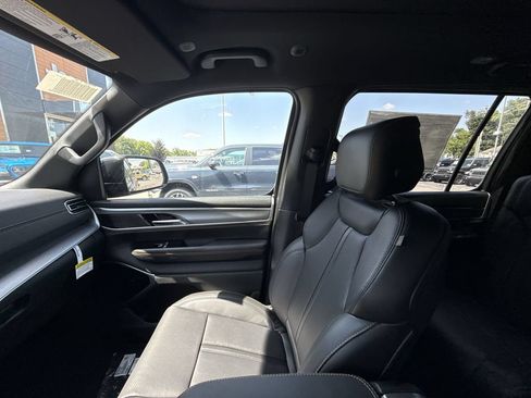 New 2026 Jeep Grand Wagoneer 4WD image 33