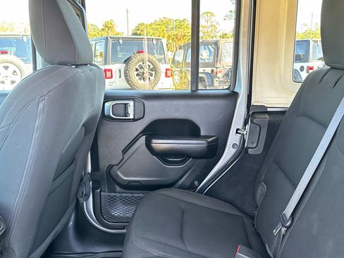 Used 2020 Jeep Wrangler Willys image 14