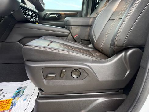 Used 2026 Chevrolet Suburban High Country AWD/4WD image 33