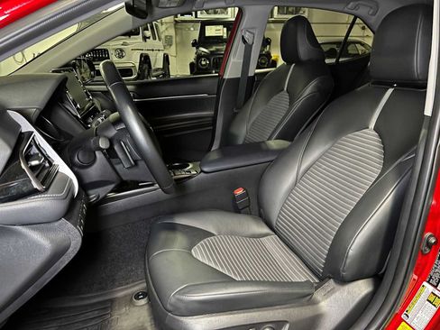 Used 2022 Toyota Camry SE w/ Audio Upgrade Package FWD image 23