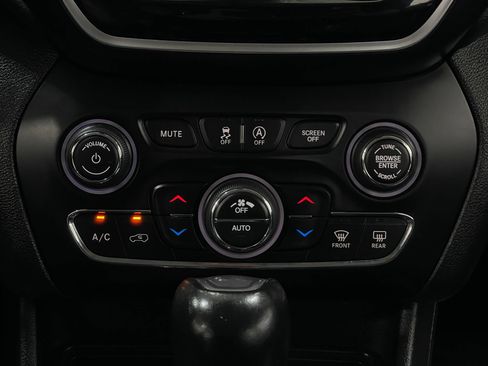 Used 2019 Jeep Cherokee Limited AWD/4WD image 24