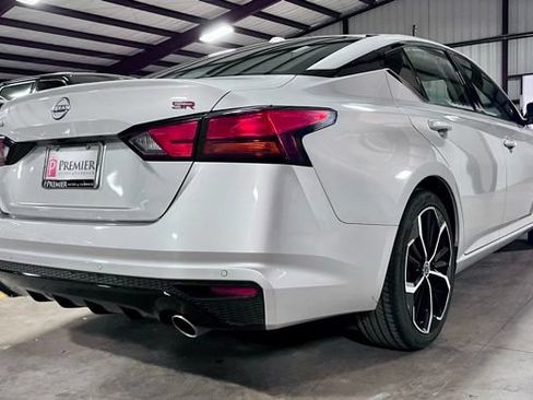 Used 2024 Nissan Altima 2.5 SR FWD image 3