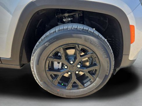 New 2025 Jeep Grand Cherokee Altitude RWD image 33