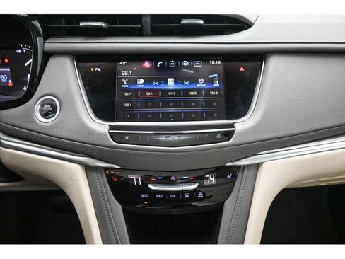 Used 2017 Cadillac XT5 Luxury w/ Driver Awareness Package image 15