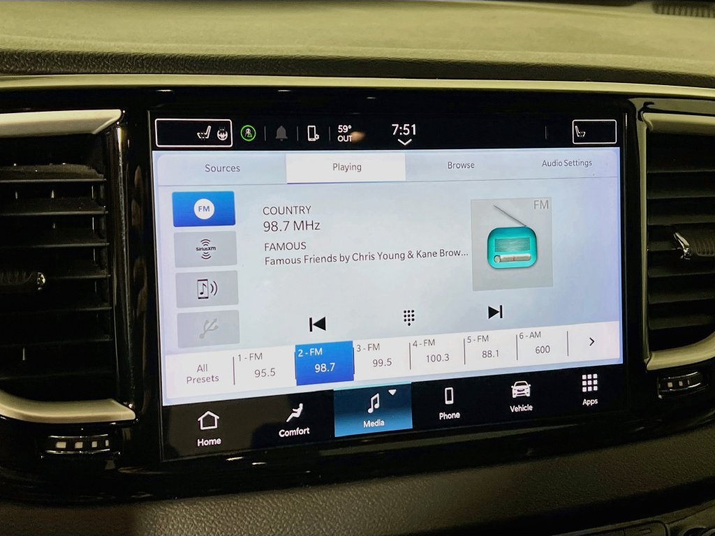 Used 2023 Chrysler Pacifica Touring-L FWD image 13