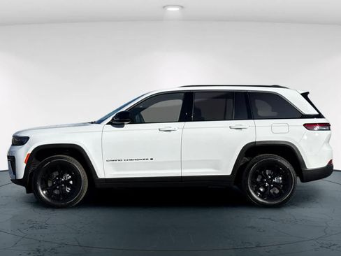 New 2026 Jeep Grand Cherokee Altitude AWD/4WD image 9