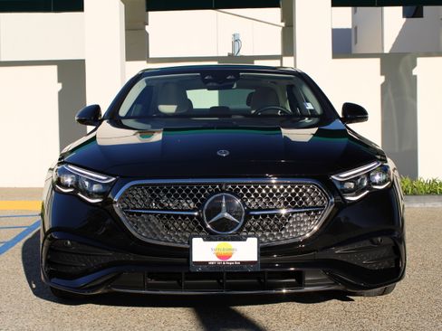 Used 2025 Mercedes-Benz E 350 Sedan image 10
