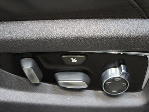 Used 2016 Cadillac Escalade Platinum image 10