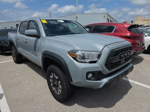 Used 2019 Toyota Tacoma TRD Off-Road AWD/4WD image 7
