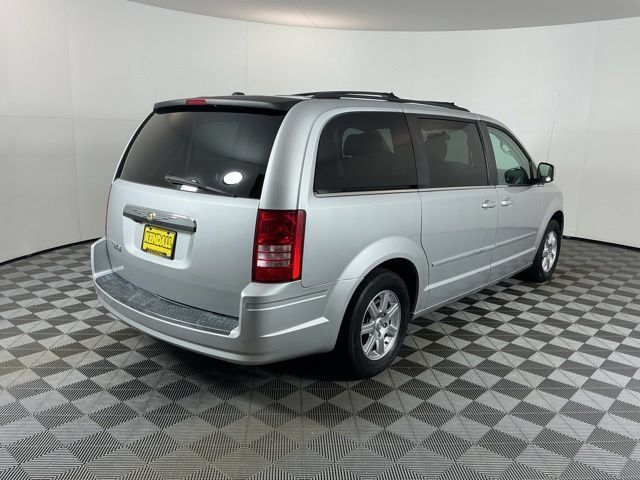 Used 2008 Chrysler Town & Country Touring FWD image 5