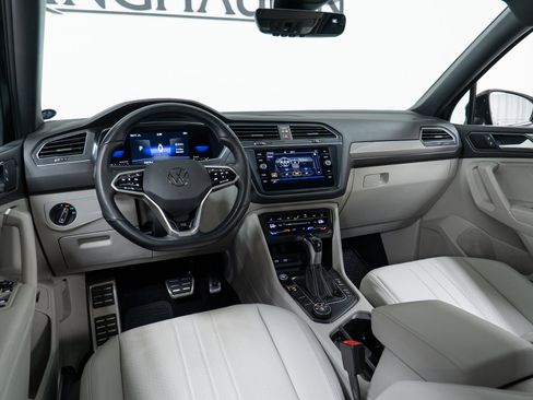 Used 2022 Volkswagen Tiguan SE R-Line image 16