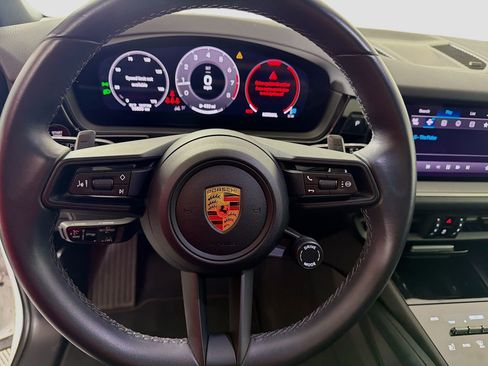 Used 2024 Porsche Cayenne image 13