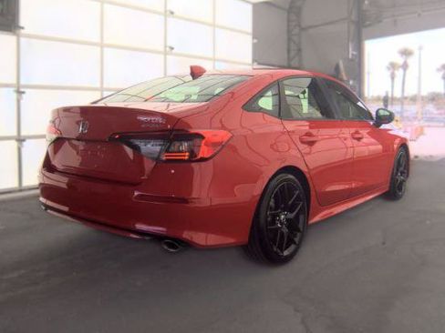 Used 2022 Honda Civic Sport image 2