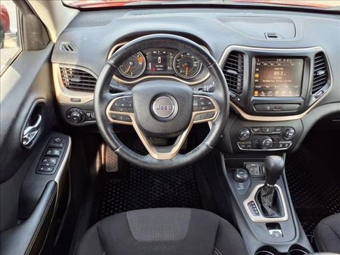 Used 2017 Jeep Cherokee Latitude w/ Safety/Convenience Group image 13