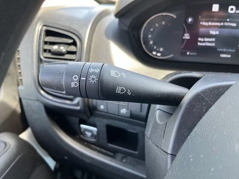 Used 2025 RAM ProMaster 2500 w/ U-Haul Equipment Group FWD image 21
