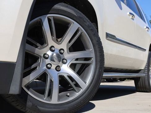 Used 2015 Cadillac Escalade Luxury image 8