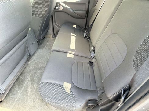 Used 2018 Nissan Frontier SV image 14