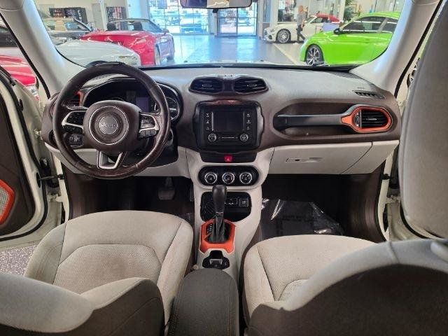 Used 2016 Jeep Renegade Latitude FWD image 14