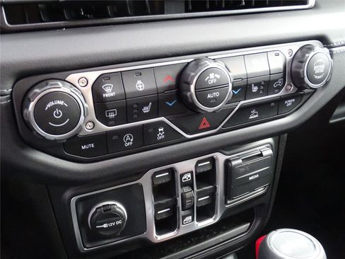 New 2025 Jeep Wrangler Sahara w/ Technology Group image 30