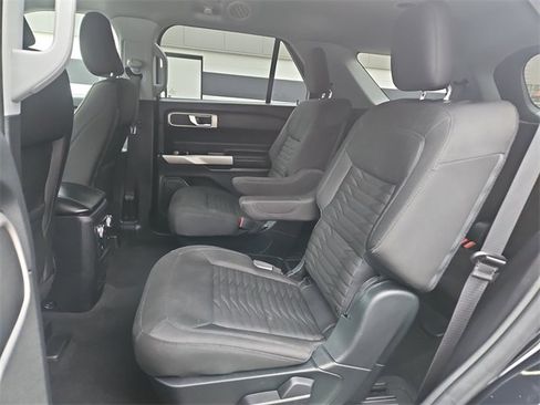 Used 2021 Ford Explorer XLT image 23