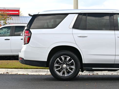 Used 2021 Chevrolet Tahoe LT w/ LT Signature Package image 5