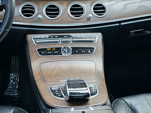 Used 2018 Mercedes-Benz E 300 4MATIC image 25