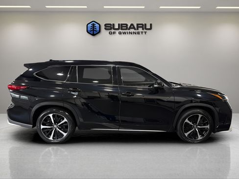 Used 2022 Toyota Highlander XSE FWD image 6