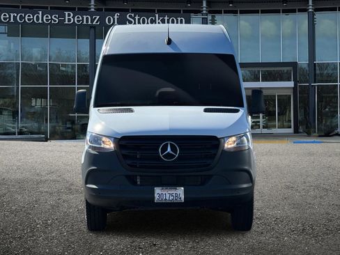Used 2025 Mercedes-Benz Sprinter 3500 image 9