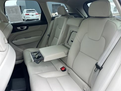 Used 2023 Volvo XC60 T8 Plus image 55