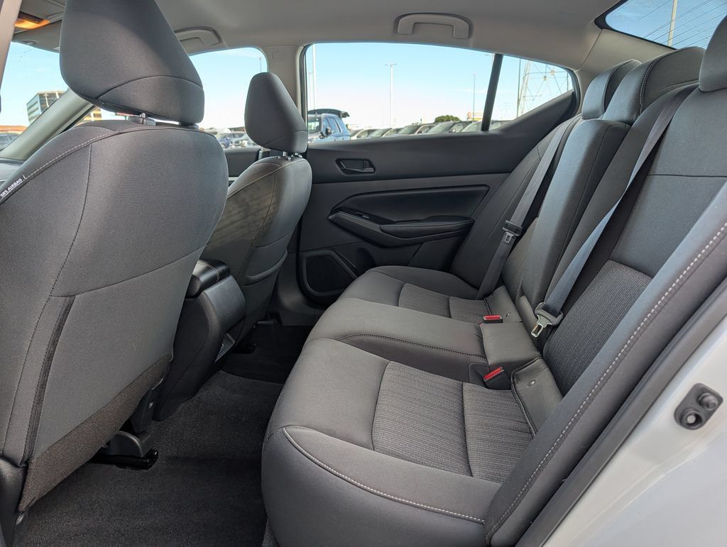 Used 2023 Nissan Altima 2.5 SV AWD/4WD image 16