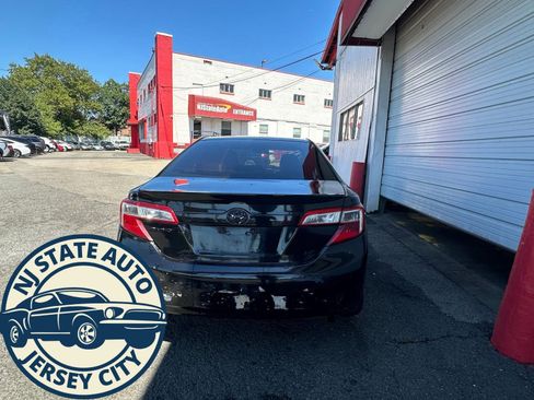 Used 2014 Toyota Camry LE image 8