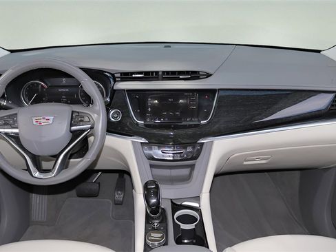 Used 2021 Cadillac XT6 Premium Luxury image 14