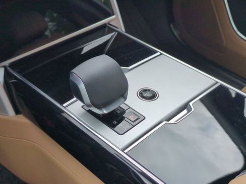 New 2026 Land Rover Range Rover Long Wheelbase SE AWD/4WD image 9