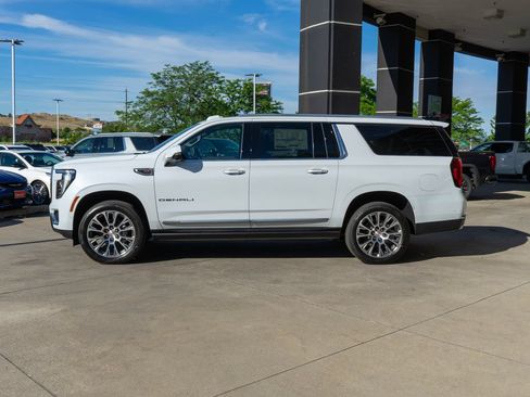 New 2026 GMC Yukon XL Denali w/ Denali Reserve Package AWD/4WD image 4