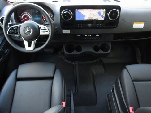 Used 2024 Mercedes-Benz Sprinter 3500 image 33