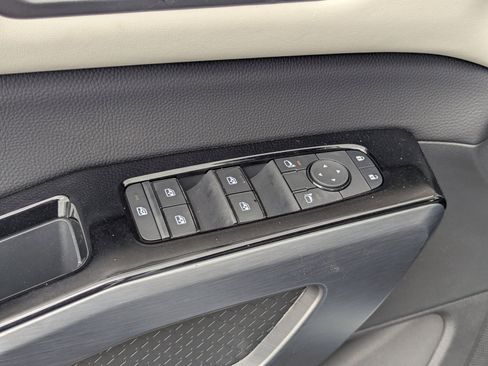 New 2025 Nissan Pathfinder SL image 15