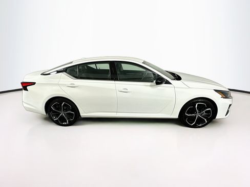 Used 2025 Nissan Altima 2.5 SR FWD image 10