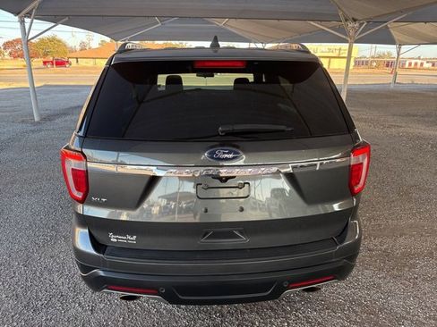 Used 2018 Ford Explorer XLT image 7