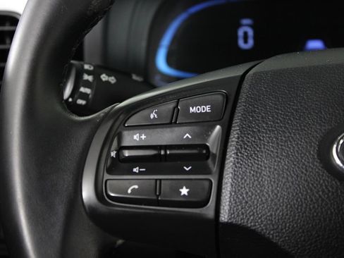 Certified 2024 Hyundai Venue Limited FWD image 27