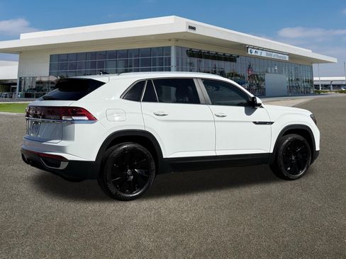 Used 2025 Volkswagen Atlas Cross Sport SE image 11