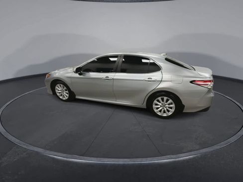 Used 2019 Toyota Camry LE w/ Convenience Package FWD image 6