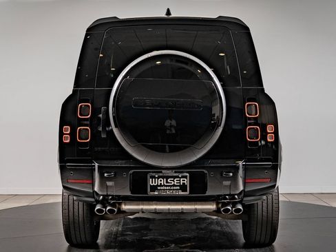 Used 2025 Land Rover Defender 130 V8 AWD/4WD image 7