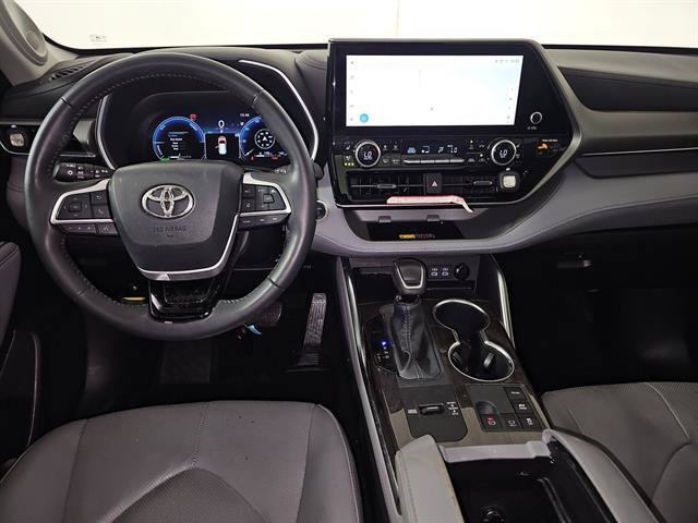 Certified 2026 Toyota Highlander Limited AWD/4WD image 11