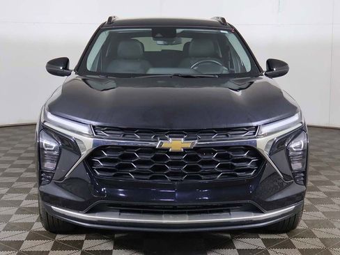 Used 2025 Chevrolet Trax LT w/ Driver Confidence Package FWD image 10