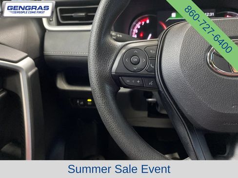 Used 2025 Toyota RAV4 XLE AWD/4WD image 19