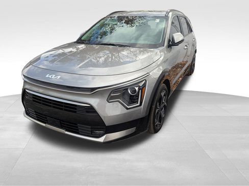 Used 2025 Kia Niro EX Touring image 3