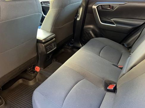 Used 2021 Toyota RAV4 LE AWD/4WD image 15