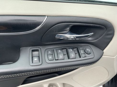Used 2015 Dodge Grand Caravan SXT image 9