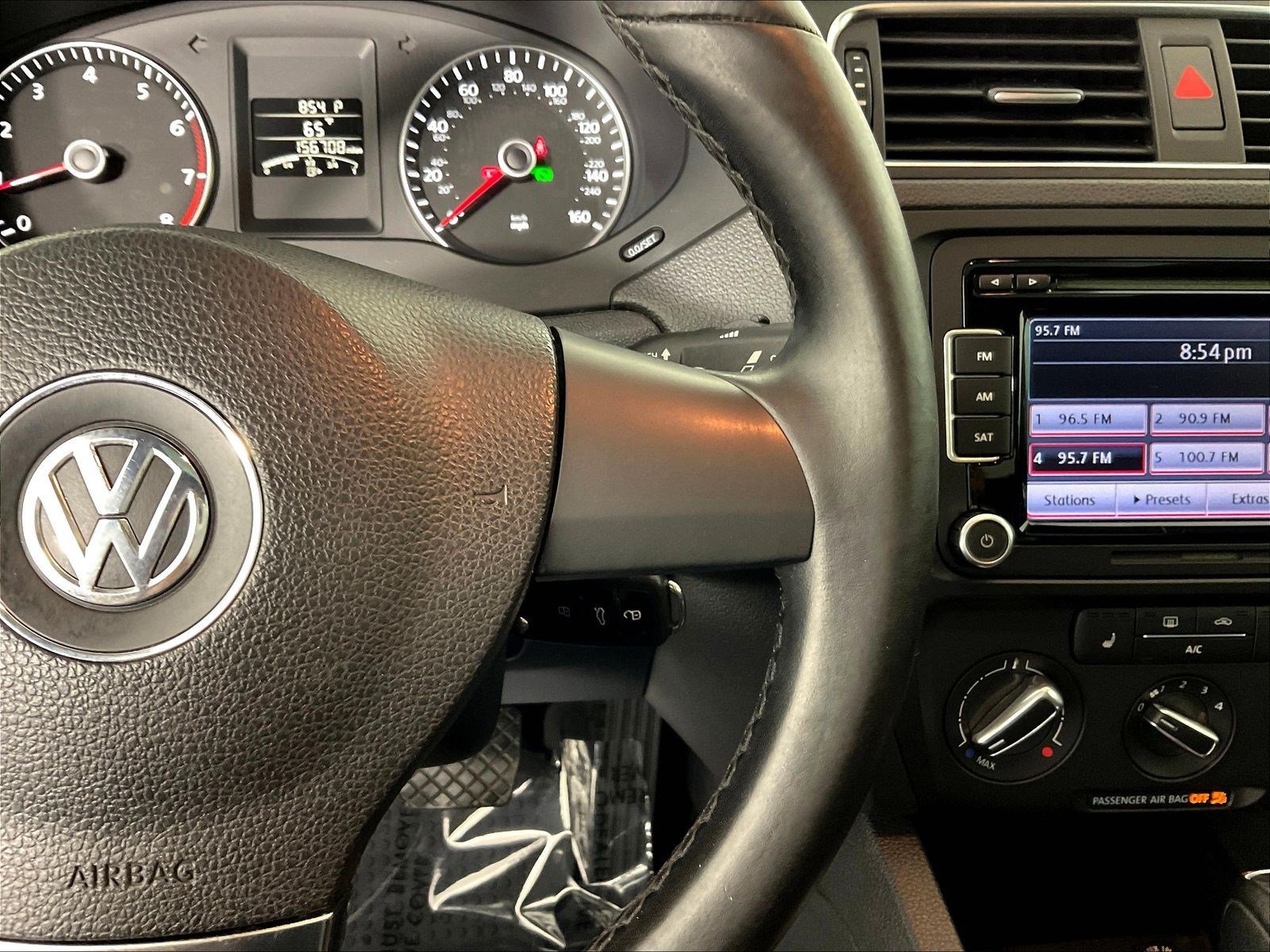 Used 2013 Volkswagen Jetta SE FWD image 12
