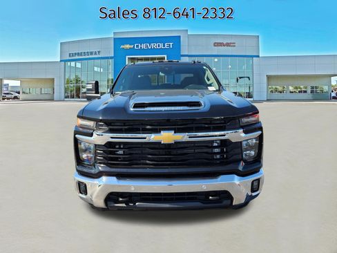 Used 2026 Chevrolet Silverado 3500 LT w/ Safety Package AWD/4WD image 2